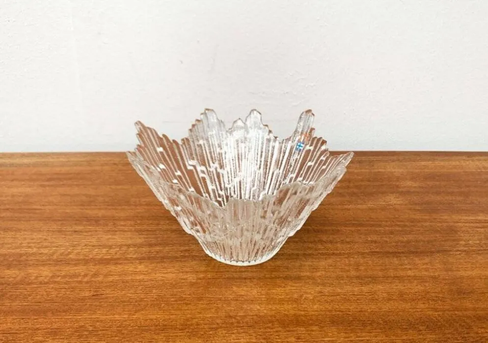 Bol en verre Revontulet de Tauno Wirkkala pour Humppila, milieu-centre.