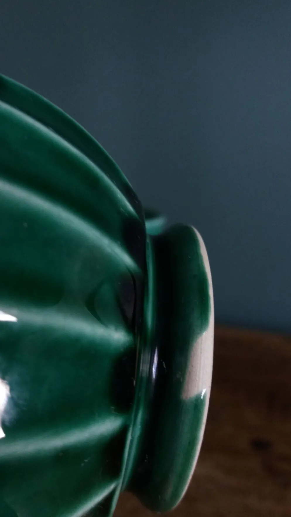 Bols côtelés en céramique émaillée vert émeraude