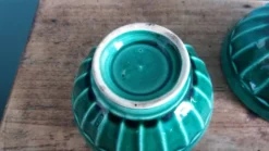 Bols côtelés en céramique émaillée vert émeraude