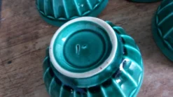 Bols côtelés en céramique émaillée vert émeraude