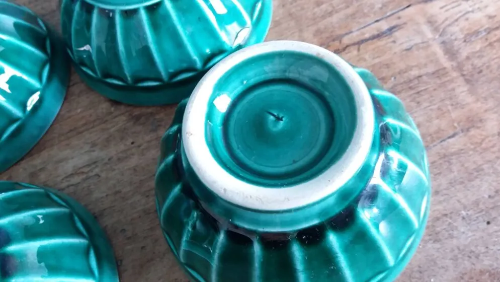 Bols côtelés en céramique émaillée vert émeraude
