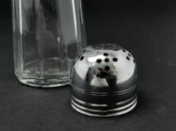 Bol à sucre en poudre, en verre, en laiton chromé, Suède, années 1970.