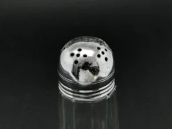 Bol à sucre en poudre, en verre, en laiton chromé, Suède, années 1970.