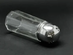 Bol à sucre en poudre, en verre, en laiton chromé, Suède, années 1970.