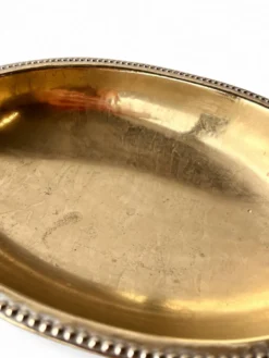 Bol sur pied en métal argenté de la fin du 19e siècle avec des poignées en forme de carpe.