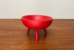 Bol tripod rouge en bois de style mid-century moderne de Paavo Asikainen, Finlande, années 1960