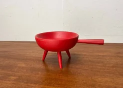 Bol tripod rouge en bois de style mid-century moderne de Paavo Asikainen, Finlande, années 1960