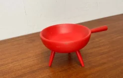 Bol tripod rouge en bois de style mid-century moderne de Paavo Asikainen, Finlande, années 1960