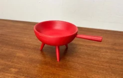 Bol tripod rouge en bois de style mid-century moderne de Paavo Asikainen, Finlande, années 1960