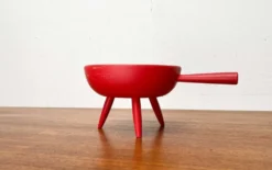 Bol tripod rouge en bois de style mid-century moderne de Paavo Asikainen, Finlande, années 1960