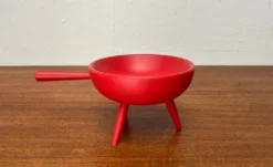 Bol tripod rouge en bois de style mid-century moderne de Paavo Asikainen, Finlande, années 1960