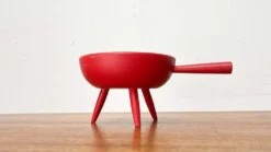 Bol tripod rouge en bois de style mid-century moderne de Paavo Asikainen, Finlande, années 1960