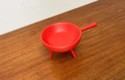 Bol tripod rouge en bois de style mid-century moderne de Paavo Asikainen, Finlande, années 1960