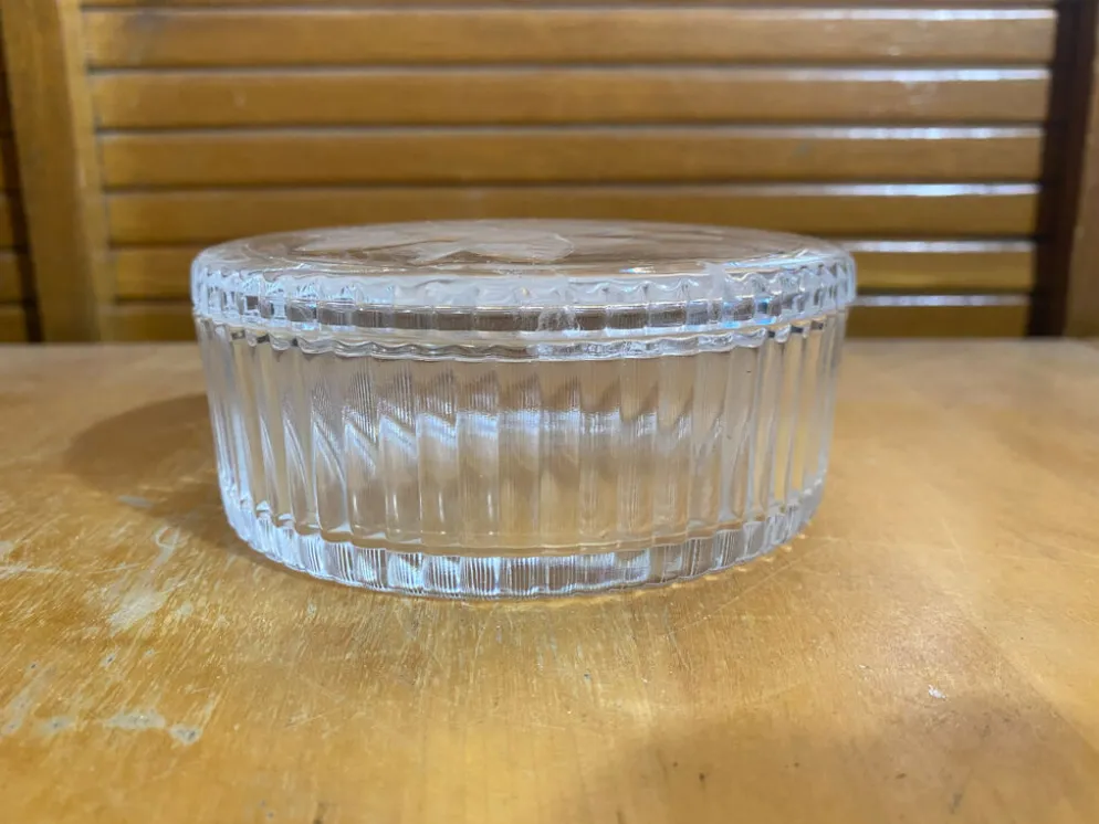 Bonbonnière Ancienne Boite À Bijoux Verre Moulé Décor Roses Vintage