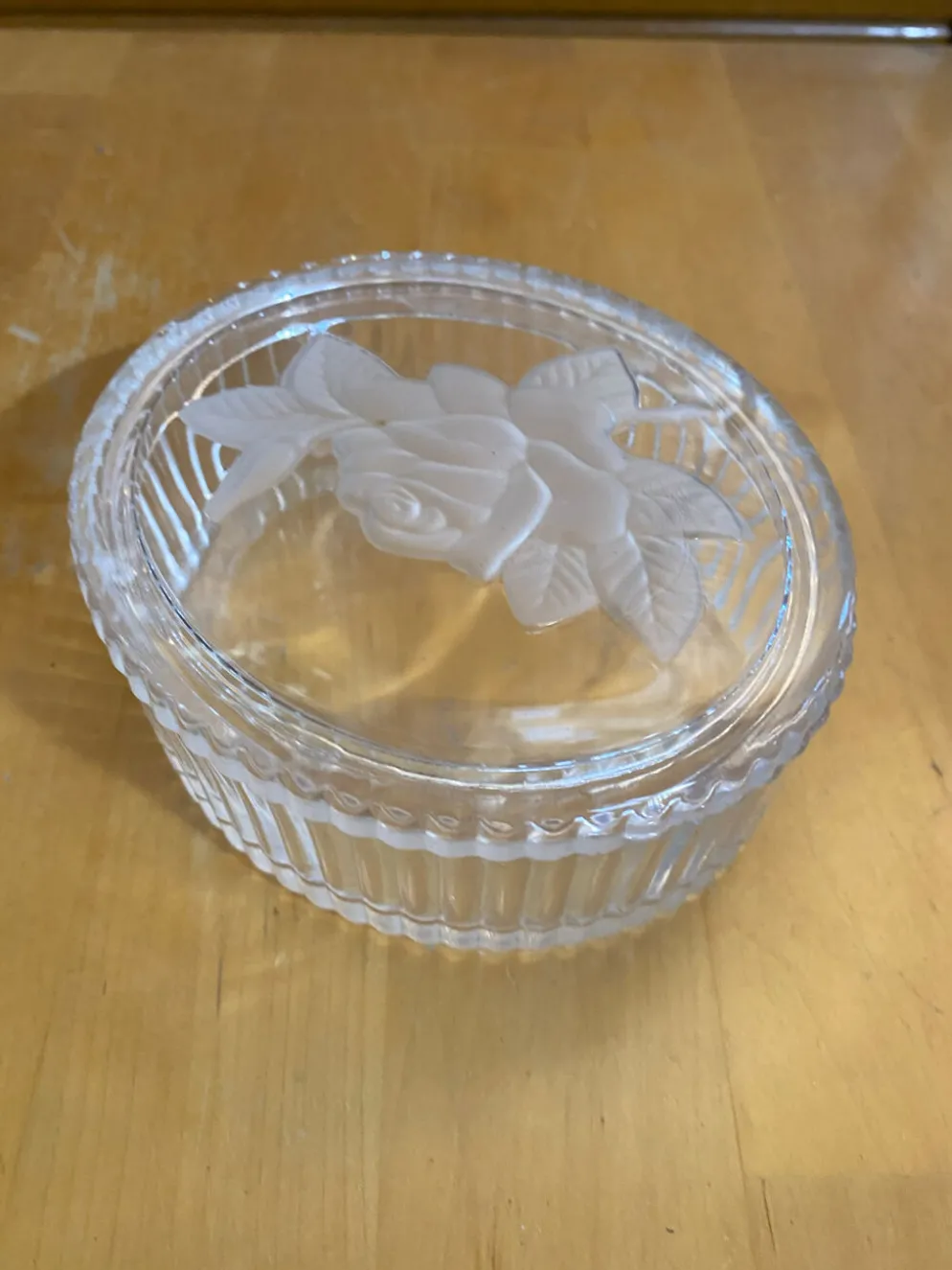 Bonbonnière Ancienne Boite À Bijoux Verre Moulé Décor Roses Vintage