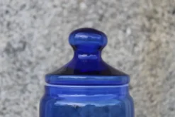 Bonbonnière, bocal hermétique en verre bleu cobalt – France