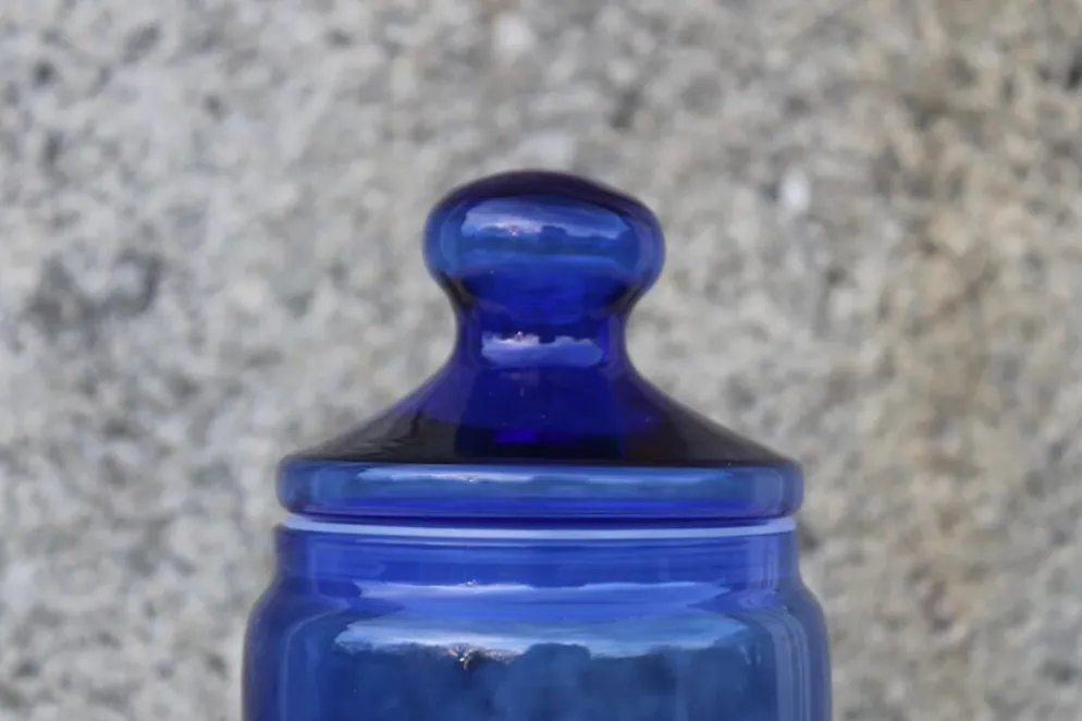Bonbonnière, bocal hermétique en verre bleu cobalt – France