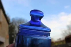 Bonbonnière, bocal hermétique en verre bleu cobalt – France
