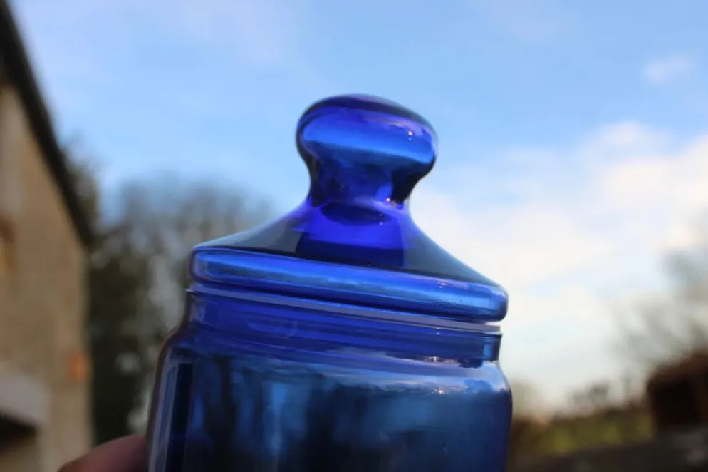 Bonbonnière, bocal hermétique en verre bleu cobalt – France