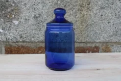 Bonbonnière, bocal hermétique en verre bleu cobalt – France