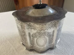 Bonbonnière, boîte à thé victorienne en métal argenté, XIXe siecle
