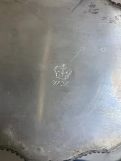 Bonbonnière, boîte à thé victorienne en métal argenté, XIXe siecle