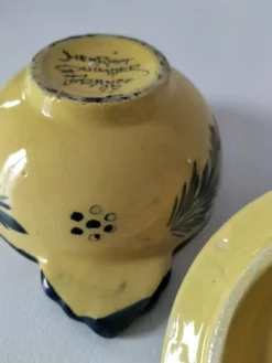Bonbonnière bretonne Quimper Henriot – Faïence peinte à la main