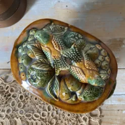 Bonbonnière en barbotine trompe l'œil