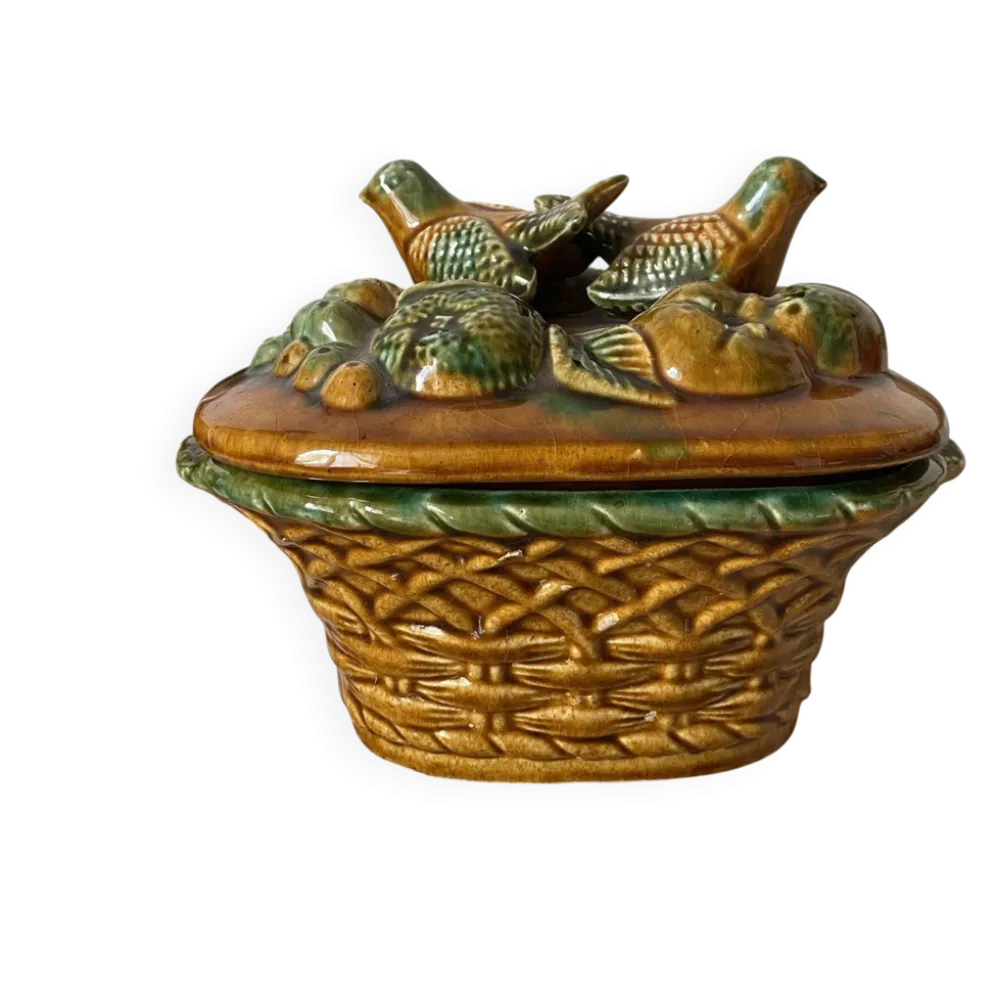 Bonbonnière en barbotine trompe l'œil