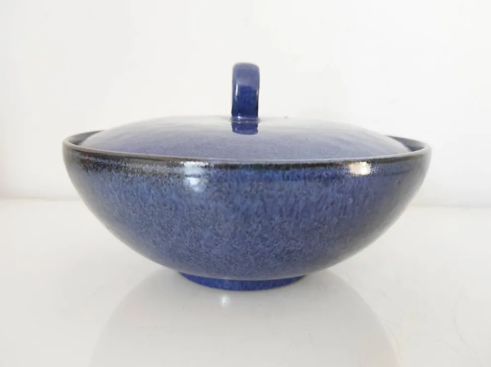 Bonbonnière en céramique bleue foncée