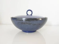 Bonbonnière en céramique bleue foncée