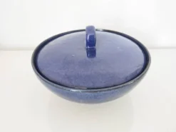 Bonbonnière en céramique bleue foncée