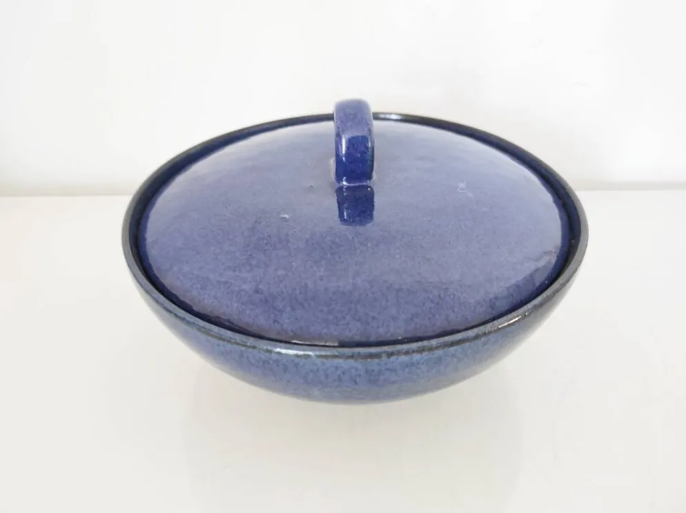 Bonbonnière en céramique bleue foncée