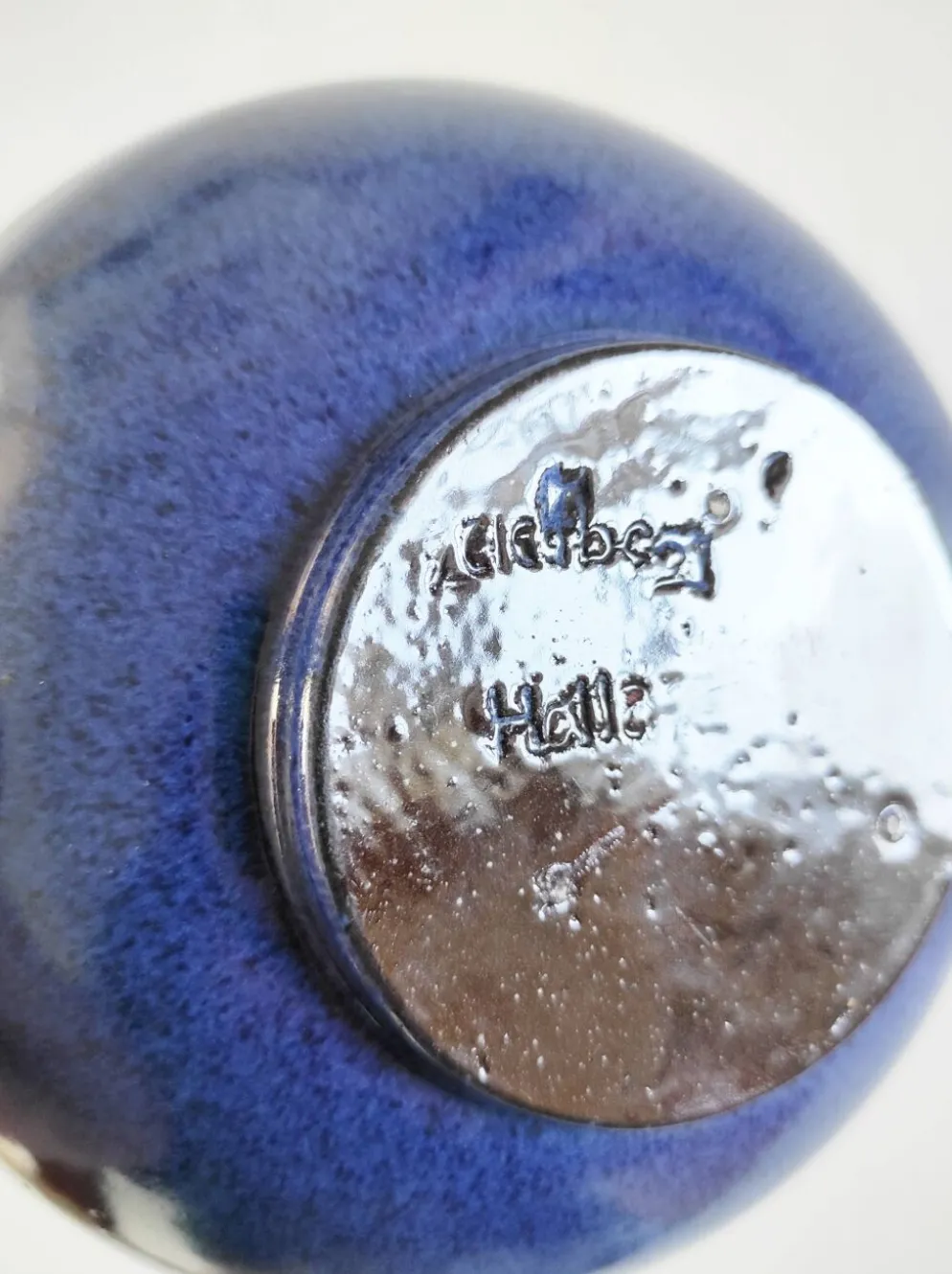 Bonbonnière en céramique bleue foncée