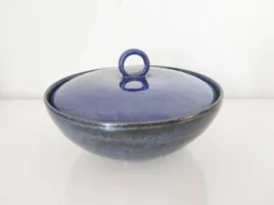 Bonbonnière en céramique bleue foncée