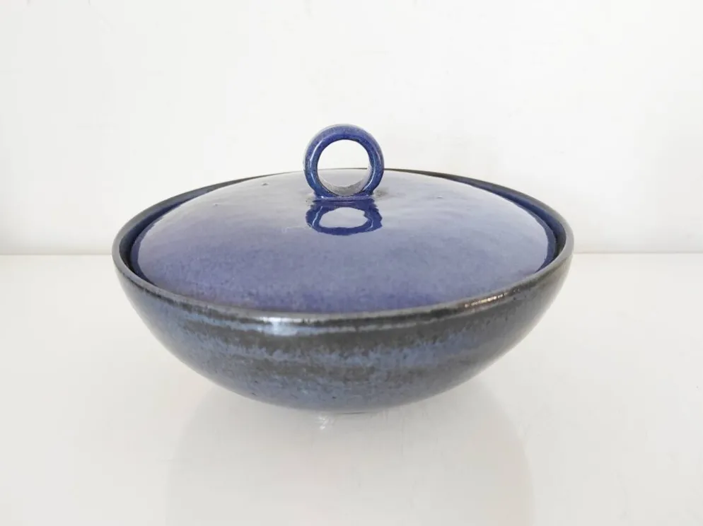 Bonbonnière en céramique bleue foncée