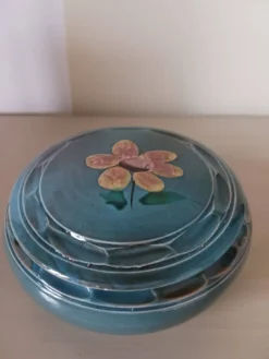 Bonbonnière en céramique de Vallauris .