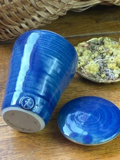 Bonbonnière en grès vernissé bleu