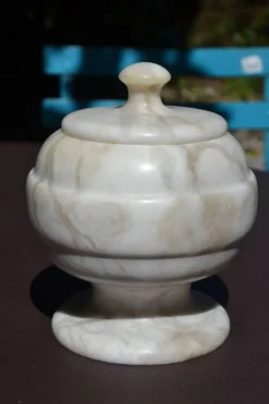 Bonbonnière en marbre