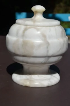 Bonbonnière en marbre