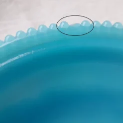 Bonbonnière en opaline bleue