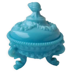 Bonbonnière en opaline bleue
