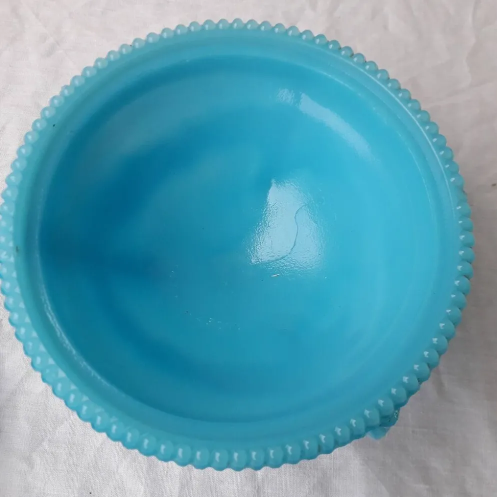 Bonbonnière en opaline bleue