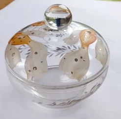 Bonbonnière en verre bohémien antique des années 1930, soufflée à la main et peinte, Art Déco