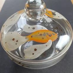 Bonbonnière en verre bohémien antique des années 1930, soufflée à la main et peinte, Art Déco