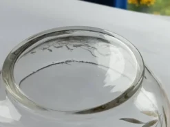 Bonbonnière en verre bohémien antique des années 1930, soufflée à la main et peinte, Art Déco