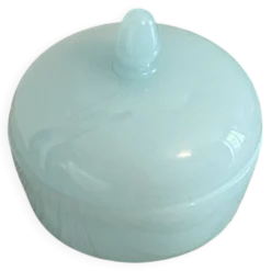 Bonbonnière en verre opalin bleu