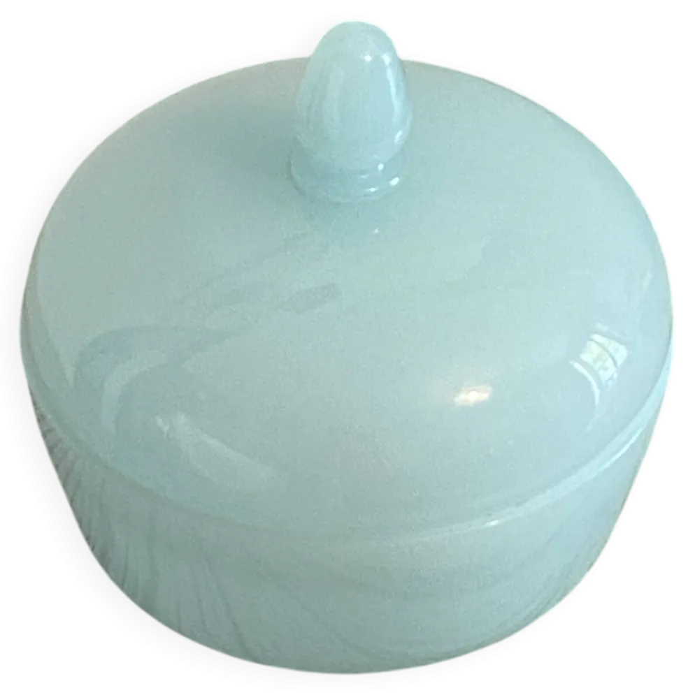 Bonbonnière en verre opalin bleu