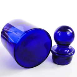 Bonbonnière moderne du milieu du siècle, en verre cobalt, conçue par M. Gołogórski, Pologne, années 1970.