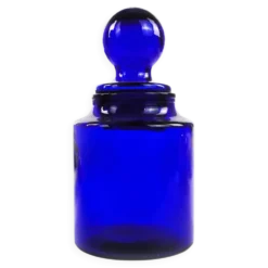 Bonbonnière moderne du milieu du siècle, en verre cobalt, conçue par M. Gołogórski, Pologne, années 1970.